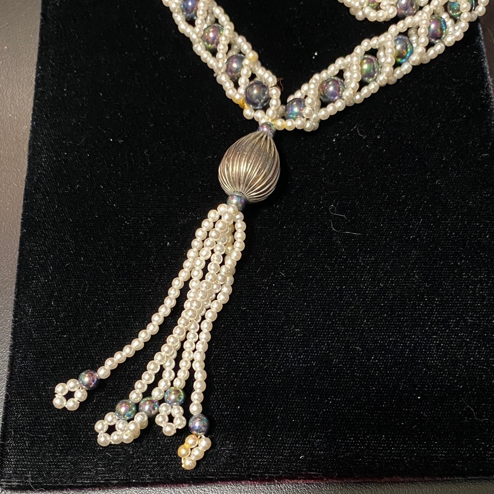 Elegant vintage 30” Pearl and Silver Necklace